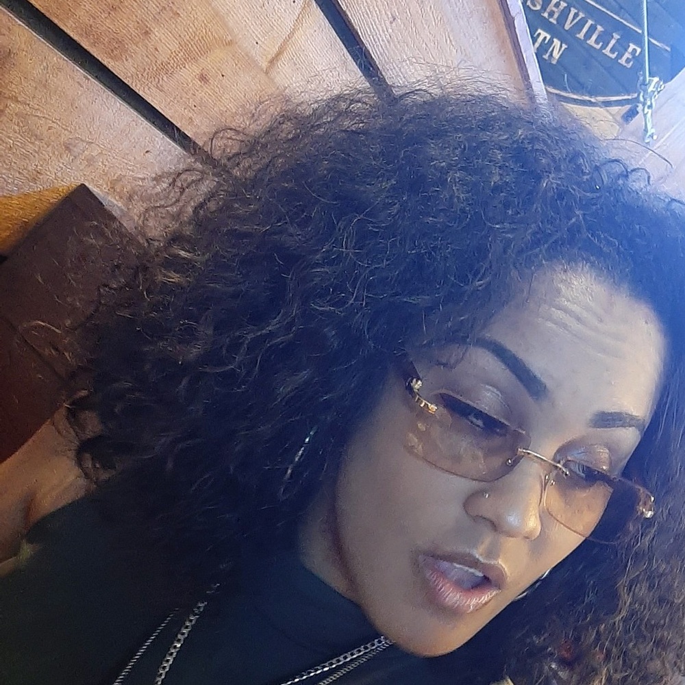 Meet your Posher, Kayls